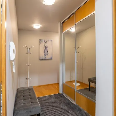 Cozy And Quiet City Center Flat Plus Free Parking Apartment